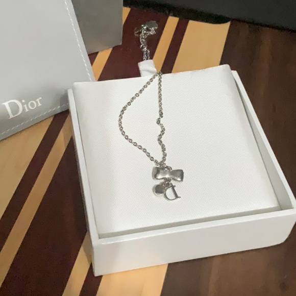 Christian Dior Silver Tone Bow Necklace Full Inclusion with COA - Picture 2 of 10